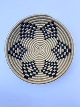 Load image into Gallery viewer, Medium Woven Bowl
